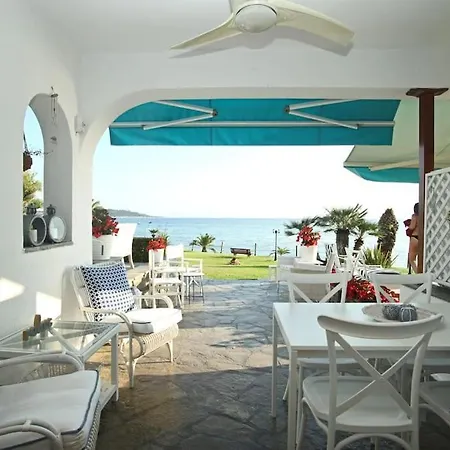 Triton Maisonette By Rentalspro - Fourka Beach Prázdninový dům