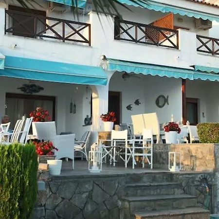 Triton-seafront Family * Skála Foúrkas
