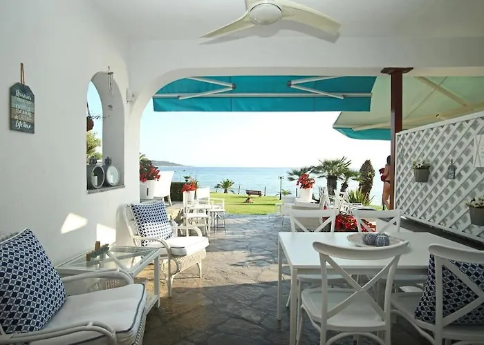 Triton Maisonette By Rentalspro - Fourka Beach Ferienhaus