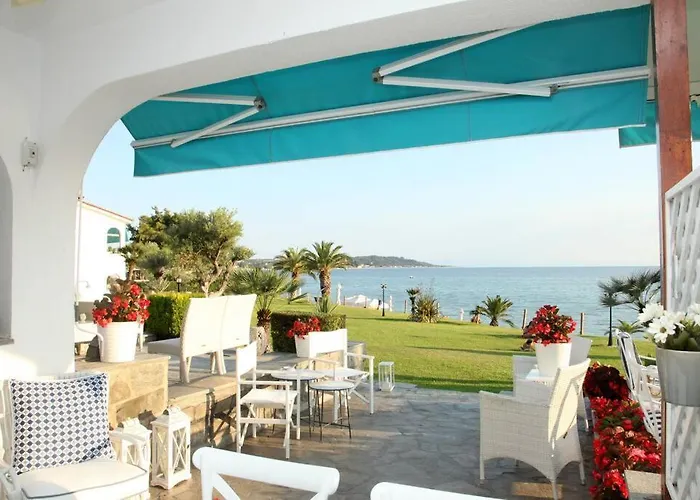 Triton Maisonette By Rentalspro - Fourka Beach Ferienhaus